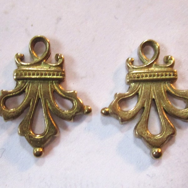 Vintage Die Struck French Brass Nouveau Style Earring Drops/Jewelry Components/Findings, 14mm Long, 12mm Wide, 2mm Top Loop. 1 Pair