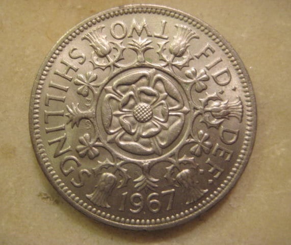 1967年 イギリス 2シリング - エリザベス2世初の肖像画 - Etsy 日本