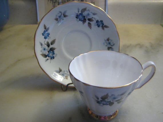Vintage Tea Cup & Saucer, 1960s White Bone China, Delicate Blue Flowers 8183, Gold Leaf Trim, Colclough Ridgway Potteries Ltd. England 1 set