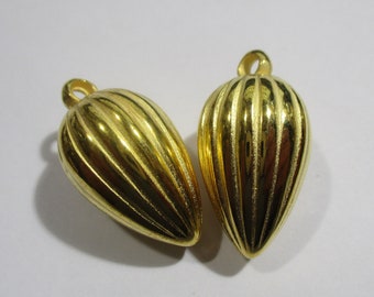 2 Vintage Gold Plated Ribbed Chunky Teardrop Bead Drops/Jewelry Components/Focal Beads/Pendants, 2mm Loop, 29mmx16mm, Unused Stock, 1 Pair