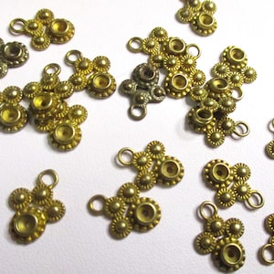 20 Vintage Die Struck Brass Nouveau Style Earring Drops/Jewelry Components/Findings, 14mm Long, 11mm Wide, Setting Space, 2mm Top Loop.