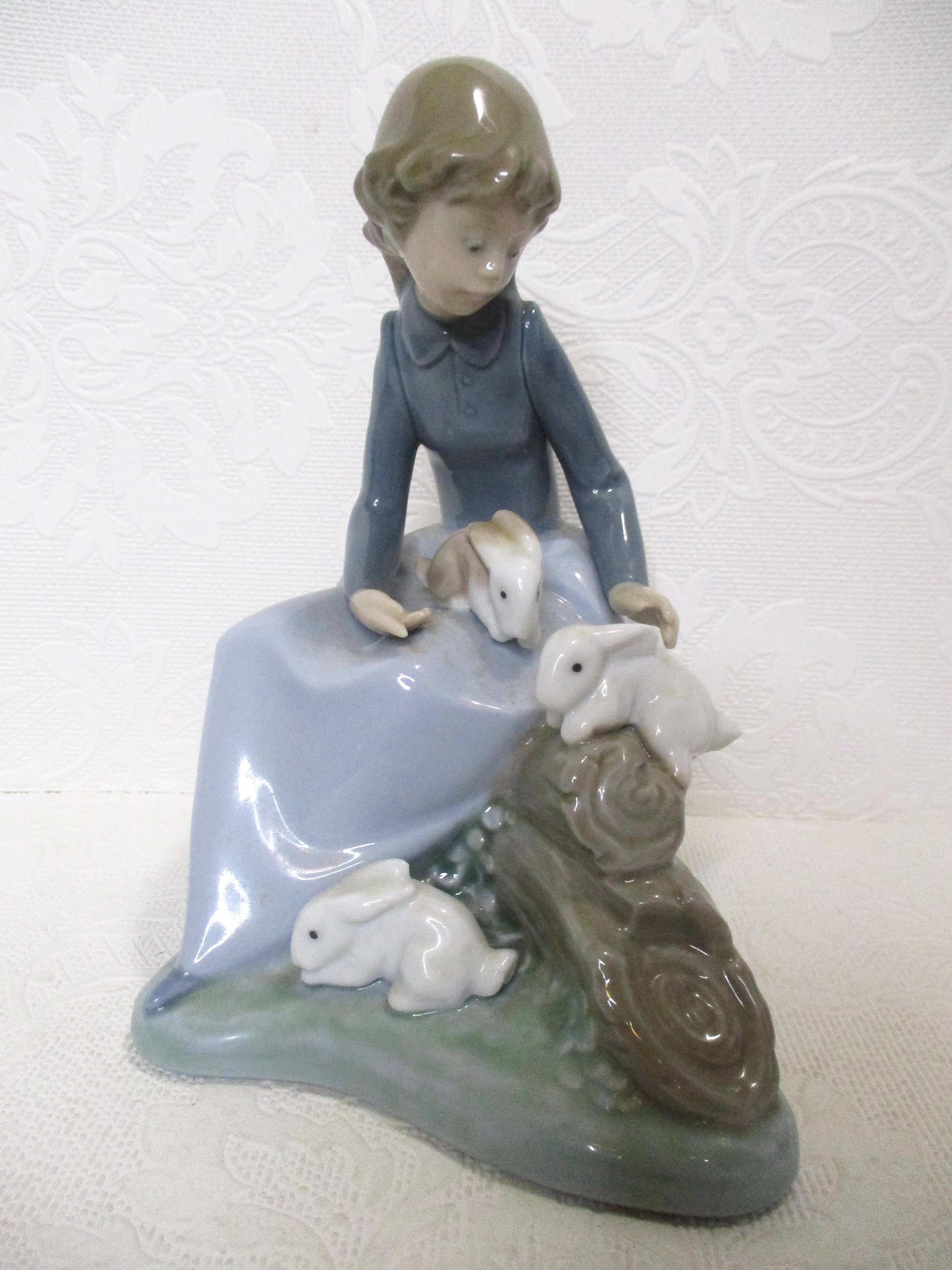 Vintage 1987 Nao by Lladro - Daisa #1026 Girl With 3 Rabbits