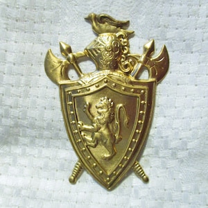Gothic Style Armour & Lion Shield/Crest Brass Stamping, Jewelry Component/Brooch Pin Topper/Embellishment/Decoration, 65mm by 45mm, 1 Piece