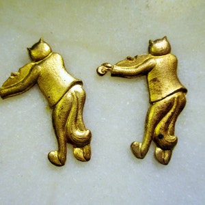 Vintage Musical Cat Playing Violin, Raw Brass Die Struck Stampings, Jewelry Components/Embellishments/Scrapbooking Trim, 32mm by 24mm. 2 Pcs