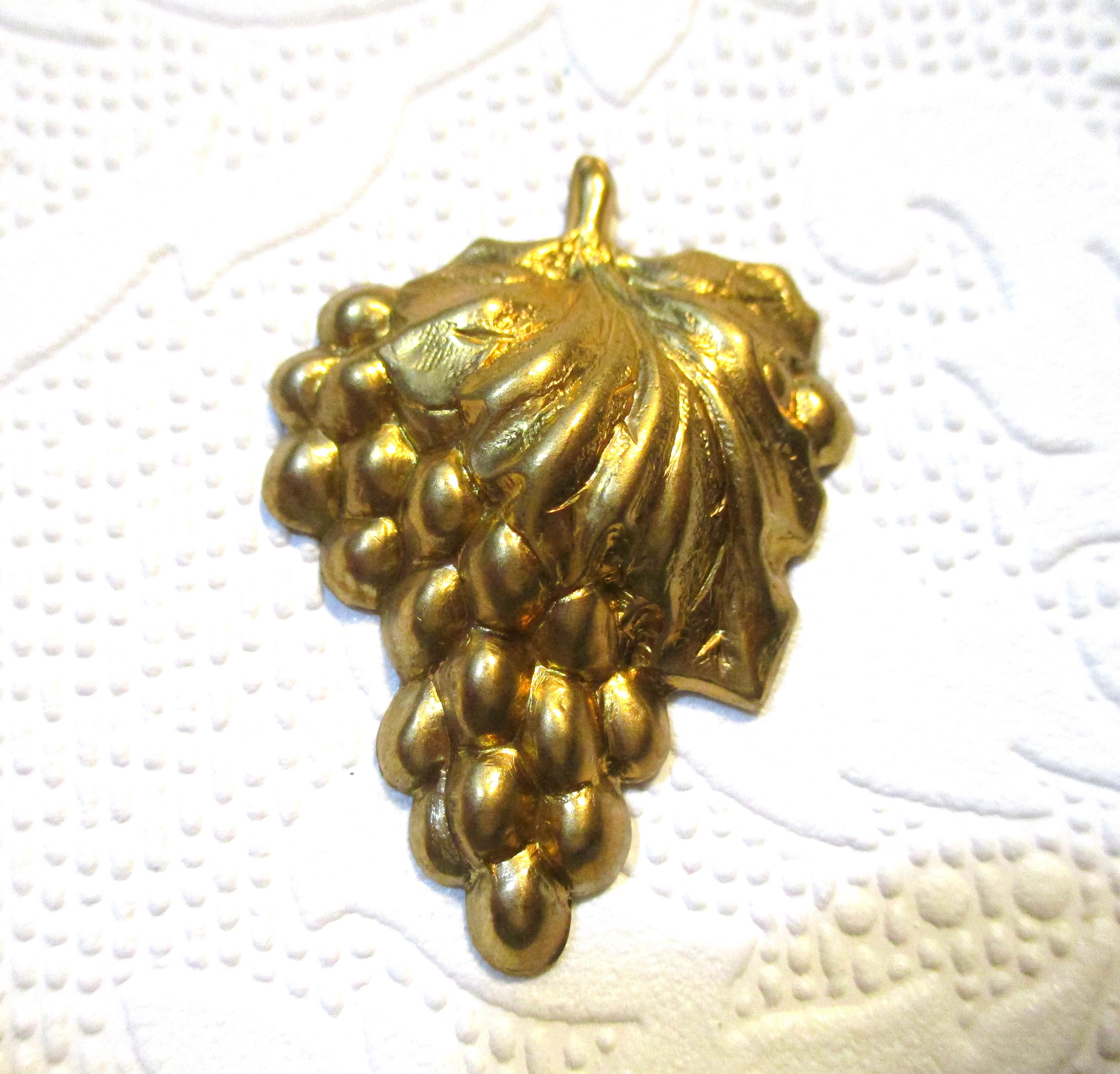 Vintage 1928 Grape leaf Ex large Brooch. Vintage 12k Gold Filled Walter Lampl Grape Cluster Brooch  main image 2