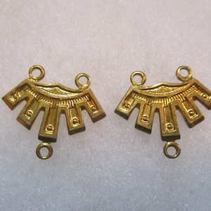 Vintage Die Struck Patina Brass Connector Findings/Links, Three Loop Jewelry Components, 17mm by 26mm, 1 Pair