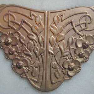 Vintage French 1940s Art Nouveau Stamping, Flower & Leaf Design Jewelry Component/Focal/Centerpiece, Heavy Stamped Brass, 62x45mm, 1 pc (PL)