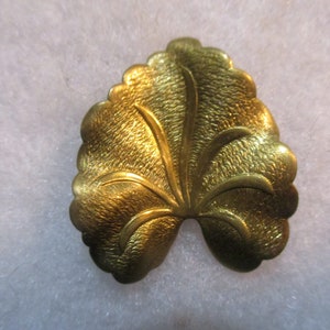 Vintage Detailed Dapt Stamped Brass Leaf Embellishment/Jewelry Component/Decoration, 30mm by 26mm, 1 Piece