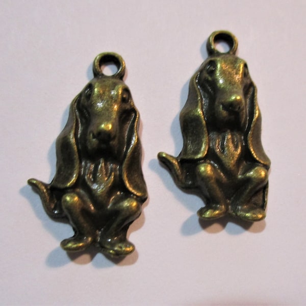 Antiqued Cast Brass Basset Hound Charms, Pendants, Drop Findings, Contemporary Jewelry Components,  20mmx10mm, 2 Pieces