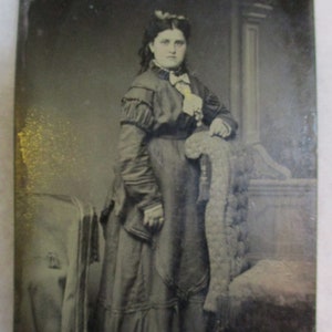 Original Antique Circa 1860&#39;s Tintype Photograph of a Lady (CRMI)