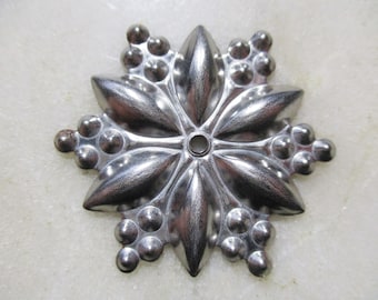 Vintage Flower Stamping, Silver Tone/Imitation Rhodium Stamped Metal, Jewelry Component/Embellishment, 41mm, 2mm Center Hole, 1 Piece