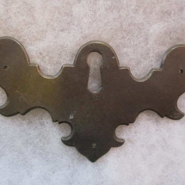 Vintage Brass Key Hole Backplate/Escutcheon Blank, Chippendale Gothic Bat Wing, Furniture Restoration/Hardware, 3 3/4" x 2 1/8", 1 pc.