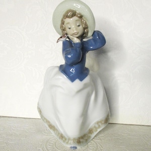 Vintage Daisa 1990 Lladro NAO Girl Wearing A Hat With A Bird On Her Shoulder, Handmade in Spain (CRMI)