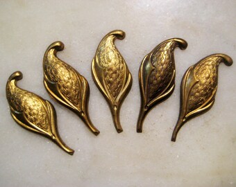 Vintage Leaf Pendants, 1950s Earring Drops, Detailed Stamped Brass Leaves, Not Drilled Jewelry Findings,  35mm x 13mm, 5 Pcs.