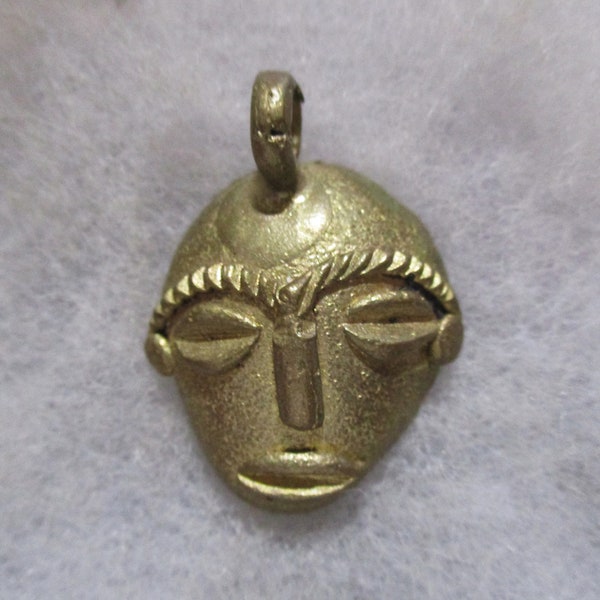 Vintage African Mask Pendant, Lost Wax Cast Brass Tribal Jewelry Finding, Ethnic Design, Handmade in Ghana, 31x23mm, 1 pc.