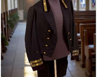 Marineblauwe tennisuniform voor heren met gouden gevlochten wollen jas