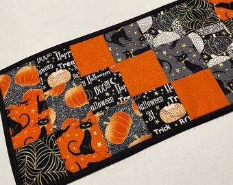 Halloween Quilted Table Topper, Black Cats, Kitty Quilted Table Runner, Black and Gold, Pumpkin Table Runner, Christmas Quilted Table Runner