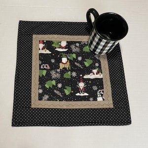 Gnome Season Joy Quilted Table Topper NCU0NNT1259