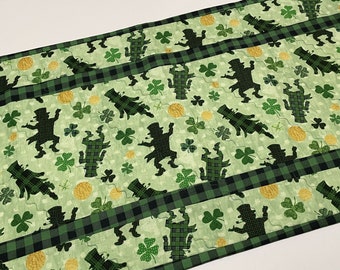 St. Patricks Day Quilted Table Runner, Lucky Dancing Leprechauns, St Patricks Day Decor, Christmas Quilted Table Runner, Christmas Decor