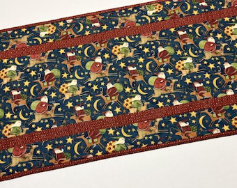 Christmas Santa Quilted Table Runner, Reversible Folk Art Table Quilt, Fall Farm Theme, 15.5" x 42.5"