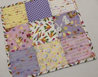 Tapete de mesa de Pascua con diseño de patchwork, tapete acolchado con diseño de conejito, zanahoria y huevo, decoración de primavera.