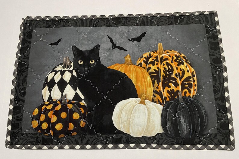 Pumpkin Cat Quilted Table Topper NCU0DDK948