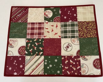 Christmas Quilted Table Topper, Retro Style Christmas Quilted Table Runner, Vintage Style Quilted Table Topper, Winter Snowflake Table Mat