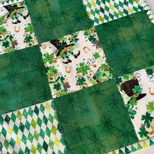 Leprechaun Quilted Table Topper, St. Patrick&#39;s Day Mini Quilt, St Patrick&#39;s Day Decor, Shamrock Quilted Table Runner, four Leaf Clover Quilt