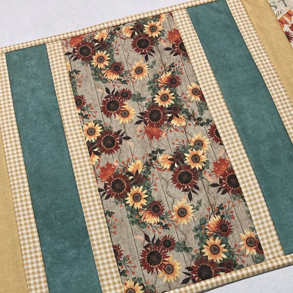 Quilted Fall Table Runner, Sunflowers Quilted Table Topper, Country Table Runner, Thanksgiving Runner, Winter Christmas Quilted Table Runner