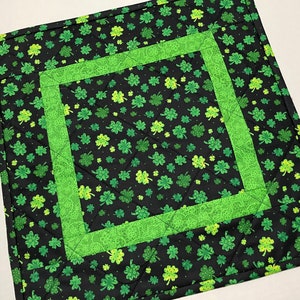 Shamrock Quilted Table Runner, St Patrick&#39;s Day Decor, Shamrock Quilted Table Topper, Irish Decor, Four Leaf Clover Table Runner Candle Mat