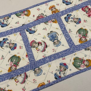 Kitty Quilted Table Topper, Quilted Table Runner, Retro Vintage Kitty Table Quilt, Kitty Cat Quilted Table Topper, Cat Lover Quilted Runner