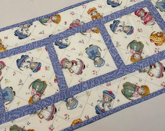 Kitty Quilted Table Topper, Quilted Table Runner, Retro Vintage Kitty Table Quilt, Kitty Cat Quilted Table Topper, Cat Lover Quilted Runner