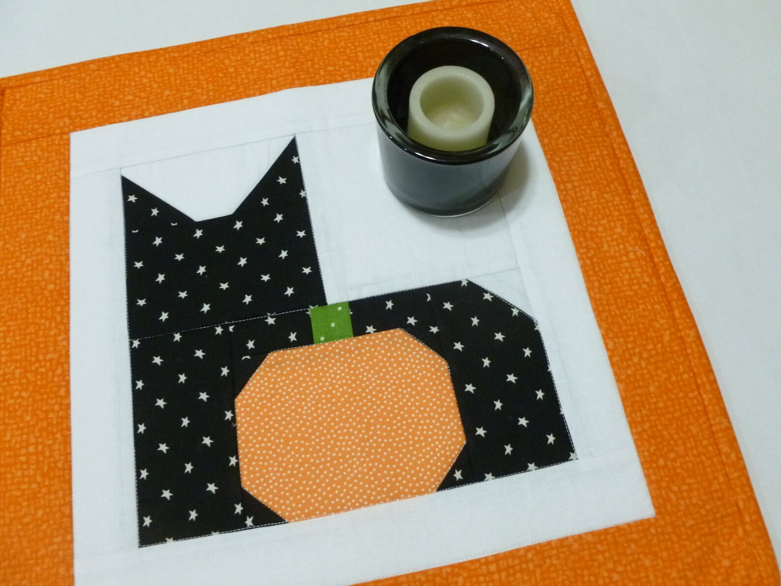 Shadow Cat Quilted Table Topper NCU0NTD332