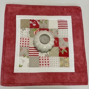 Noble Bloom Quilted Table Topper NCU0PTT820