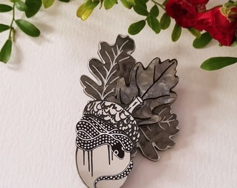 Paciencia, pequeño vagabundo - Broche de arte amuleto usable por la hija de Winnifred