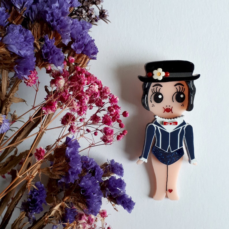 Limited Edition Miss Practical Nanny Kewpie Babe Cosplay Wearable Art Broche door Winnifreds Dochter afbeelding 1