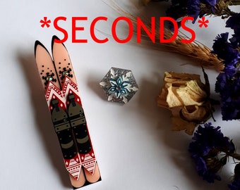 SECONDS GRADE Vintage Winter Skis and Snowflake Acrylic Novelty Brooch Set, Alpine, Christmas, Festive, Sparkly, Mid Century