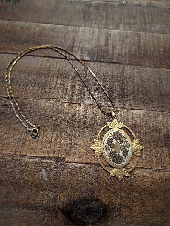 Gold 70's Does Art Nouveau Rose Necklace - image 2