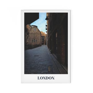 London Photography Button Magnet - Decorative Fridge Magnet, Gift for Travelers, Home Decor, Collectible Souvenir