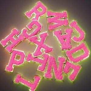 Parche de letras de chenilla esponjosa, autoadhesivo para planchar, letra universitaria de 5,6 cm, ideal para hacer tú mismo, para usar en neceser, bolsa de nailon, con ribete dorado brillante.