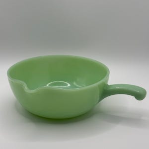 Vintage Fire-King Jadeite Batter Bowl – Anchor Hocking Jade Green Glass with Handle and Pour Spout – Mid-Century Mixing Bowl