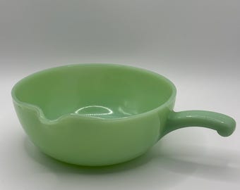 Vintage Fire-King Jadeite Batter Bowl – Anchor Hocking Jade Green Glass with Handle and Pour Spout – Mid-Century Mixing Bowl