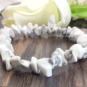 White Howlite Chips Bracelet Gemstone Crystal Stretch Healing Stone Handmade Beaded Bracelet 7.5&quot; for Men, Women Gift