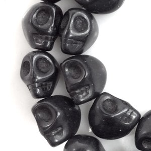 Cuentas de calaveras de Halloween, colgantes tallados de howlita turquesa, 7-12 mm (hilo de 15") imagen 9