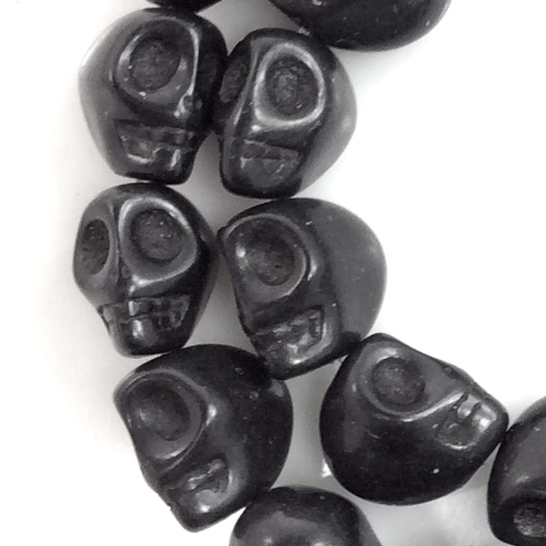 Cuentas de calaveras de Halloween, colgantes tallados de howlita turquesa, 7-12 mm (hilo de 15") imagen 9