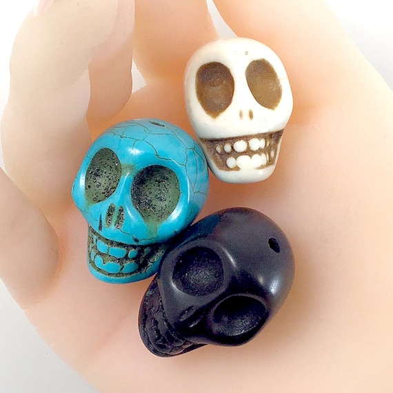 Skull Bead: 30mm Turquoise Howlite Magnesite Skull Pendant - Etsy