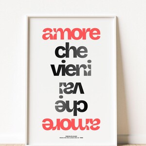 Könnte beinhalten: Gerahmter Kunstdruck mit dem italienischen Satz "amore che vieni amore che vai" in Rot und Schwarz auf weißem Hintergrund. Der Druck enthält auch den Namen des Künstlers und das Jahr 1966.