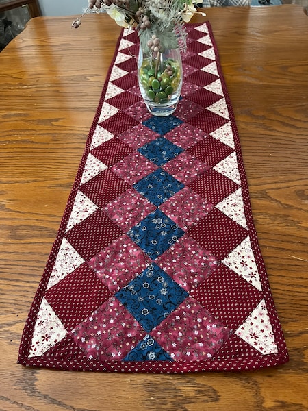 Country Charm Quilted Table Runner NCU0NTV248