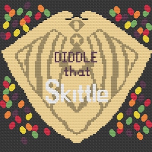 Könnte beinhalten: Ein Pixel-Art-Design mit einem braunen und weißen Bild einer Hand, die ein Skittle-Bonbon hält, mit dem Text "Diddle that Skittle" in weißen und violetten Buchstaben. Der Hintergrund ist schwarz mit einem Rand aus bunten Sechsecken.