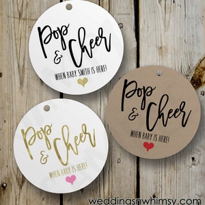 Étiquettes Pop and Cheer quand bébé est là, étiquettes rondes personnalisées pour bouteille de vin / champagne pour baby shower, étiquettes de faveur personnalisées imprimées, saupoudrer de bébé